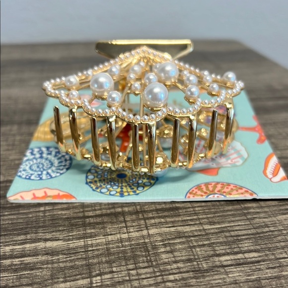 Piper K Seashell Hair Clip 🐚 - Picture 3 of 4
